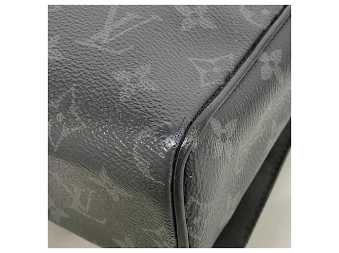 Borsa a tracolla Louis Vuitton Monogram Eclipse District PM Nero - vista 6