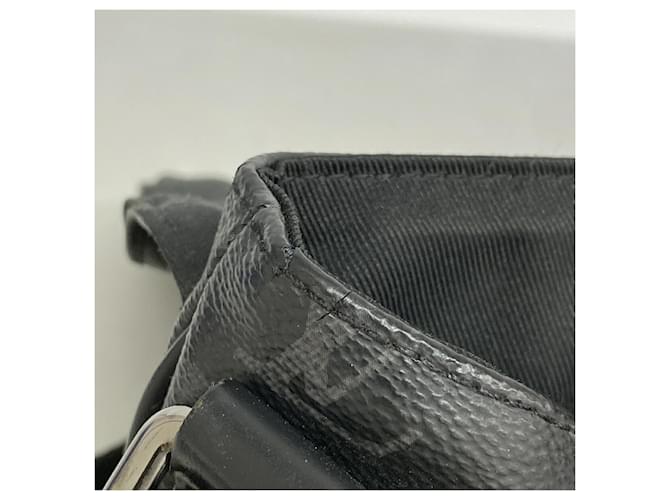 Borsa a tracolla Louis Vuitton Monogram Eclipse District PM Nero - vista 7