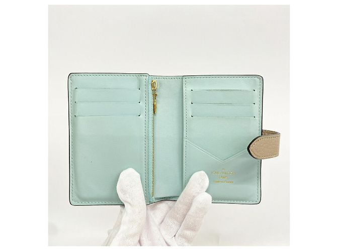 Louis Vuitton LV Vertical Wallet Compact M82198 - vista 3
