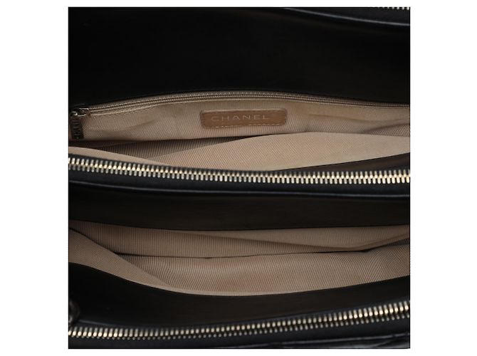 Borsa Chanel Reissue Tote in vitello craquelé lucido nero - vista 4
