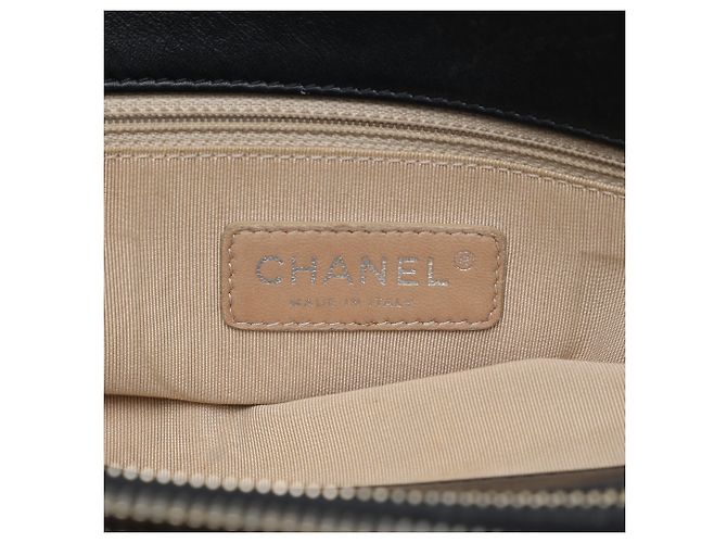 Borsa Chanel Reissue Tote in vitello craquelé lucido nero - vista 5