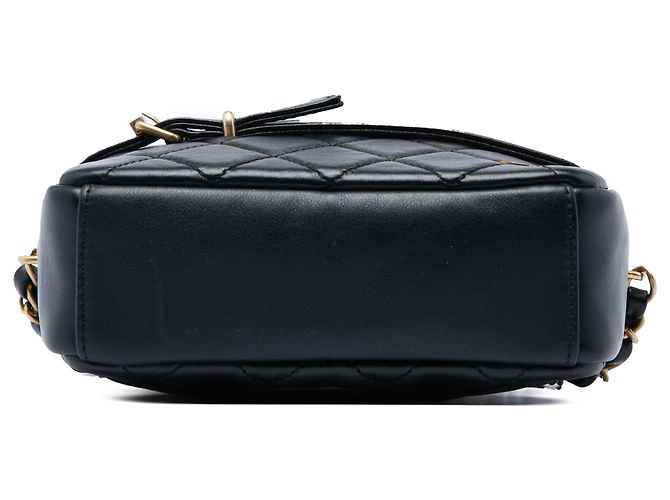 Bolsa Camera Chanel Small em pele de cordeiro acolchoada preta com fivela Preto - vista 3