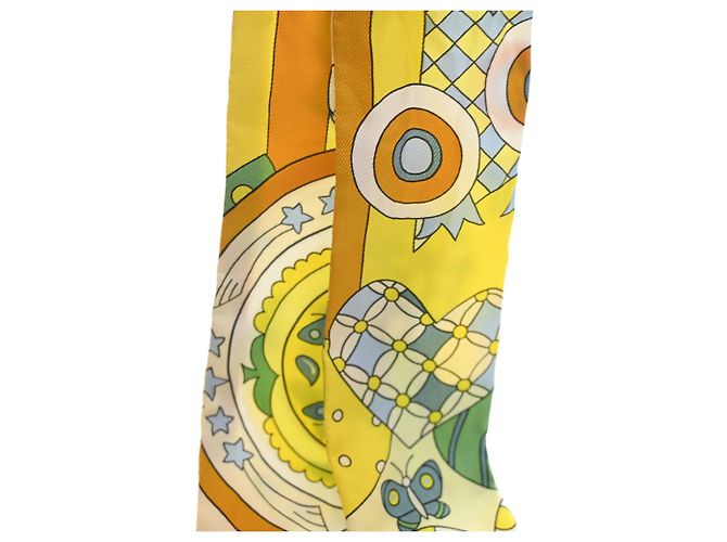 Carré Twilly en soie Hermès Yellow Les Murmures de la Foret Jaune - vue 2