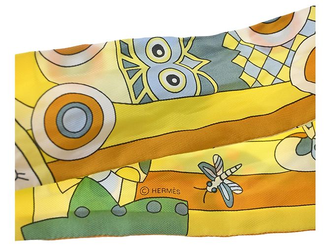 Carré Twilly en soie Hermès Yellow Les Murmures de la Foret Jaune - vue 4