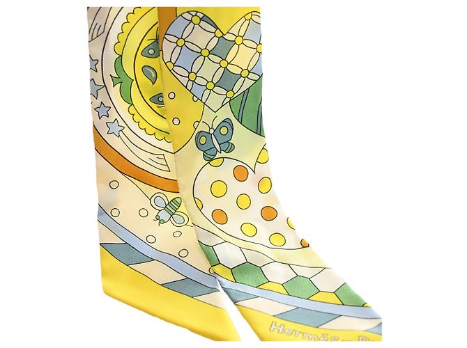 Carré Twilly en soie Hermès Yellow Les Murmures de la Foret Jaune - vue 5
