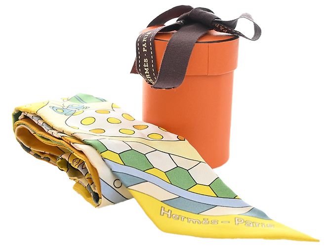 Carré Twilly en soie Hermès Yellow Les Murmures de la Foret Jaune - vue 6