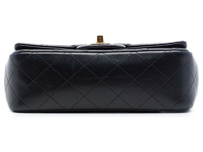 Chanel Mini Rectangular Classic de piel de cordero negra con dijes de corazón de San Valentín, Single Flap Negro - vista 3