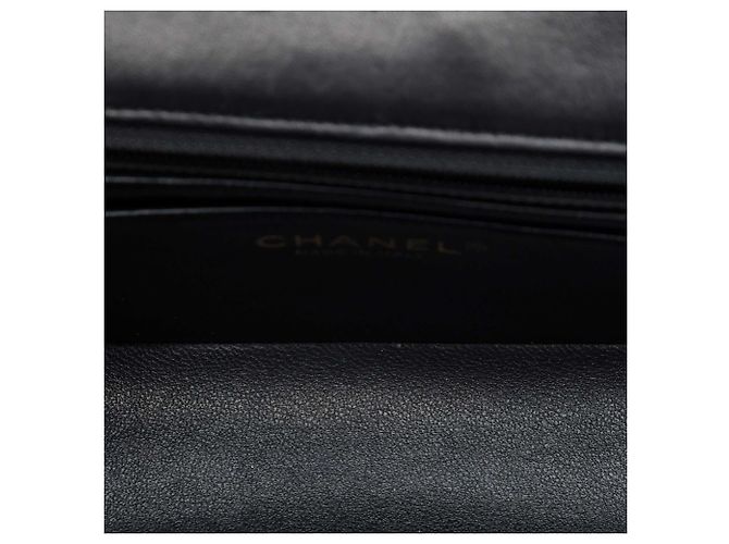 Chanel Mini Rectangular Classic de piel de cordero negra con dijes de corazón de San Valentín, Single Flap Negro - vista 4