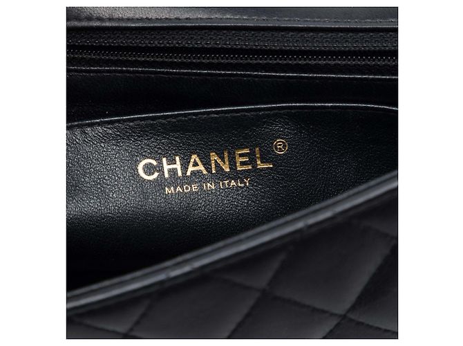 Chanel Mini Rectangular Classic de piel de cordero negra con dijes de corazón de San Valentín, Single Flap Negro - vista 5