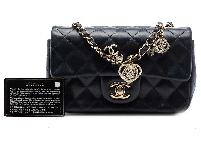 Chanel Mini Rectangular Classic de piel de cordero negra con dijes de corazón de San Valentín, Single Flap Negro - vista 7