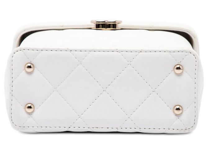 Borsa Chanel Secret Box Small in pelle d'agnello matelassé bianca con CC Bianco - vista 3