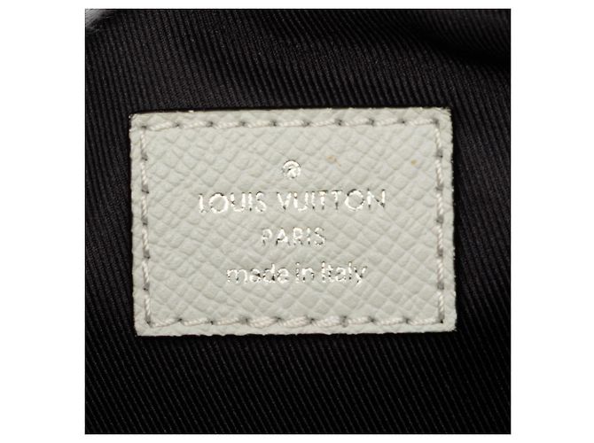 Bumbag Marsupio Louis Vuitton White Monogram Taigarama Outdoor Bianco - vista 5