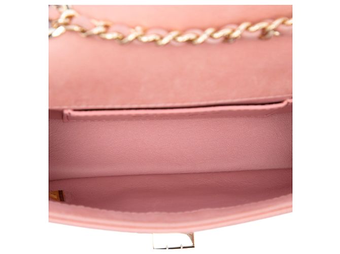 Chanel Mini Reissue 2.55 Flap in pelle d'agnello iridescente rosa, trapuntata Chocolate Bar - vista 4