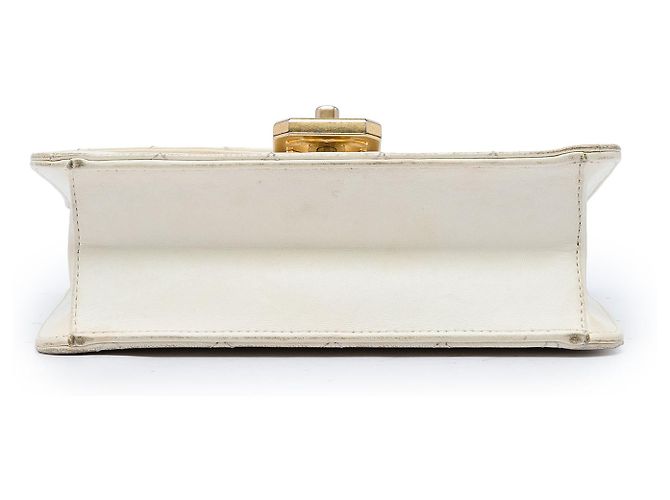 Chanel White Quilted Lambskin Crystal Geometric CC Frame Flap Bianco Crudo - vista 3