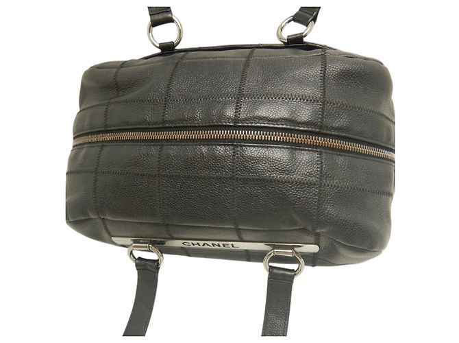 Borsa a tracolla Chanel Black Chocolate Bar Caviar Nero - vista 17