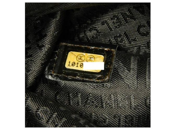 Borsa a tracolla Chanel Black Chocolate Bar Caviar Nero - vista 9