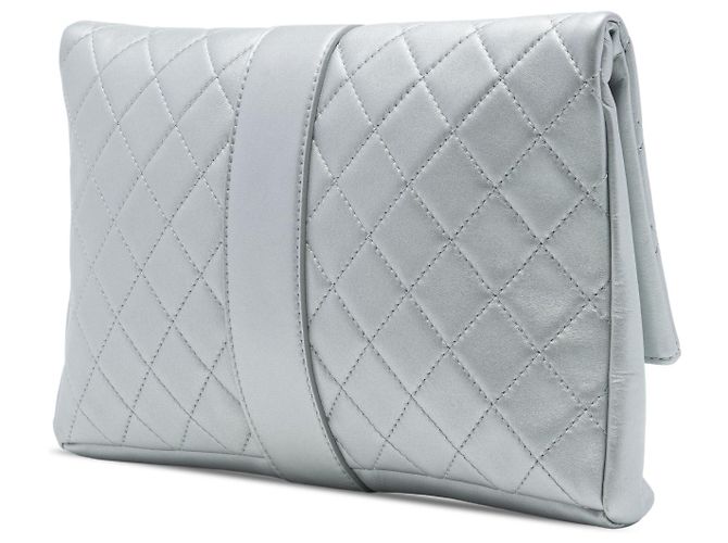 Chanel Silver Quilted Lambskin Grip Clutch Silber - Ansicht 2