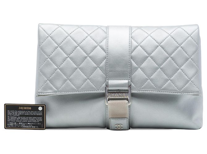 Chanel Silver Quilted Lambskin Grip Clutch Silber - Ansicht 7