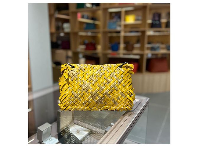Borsa a tracolla Bottega Veneta in pelle intrecciata gialla - vista 3