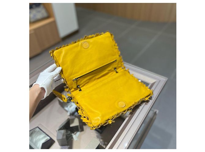 Borsa a tracolla Bottega Veneta in pelle intrecciata gialla - vista 6