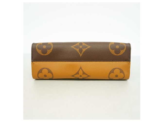 Borsa Louis Vuitton Monogram Giant Reverse OnTheGo EW Marrone - vista 3