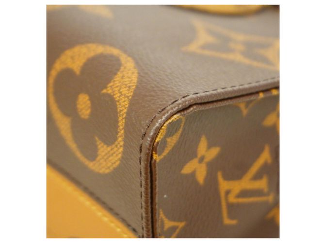 Borsa Louis Vuitton Monogram Giant Reverse OnTheGo EW Marrone - vista 6