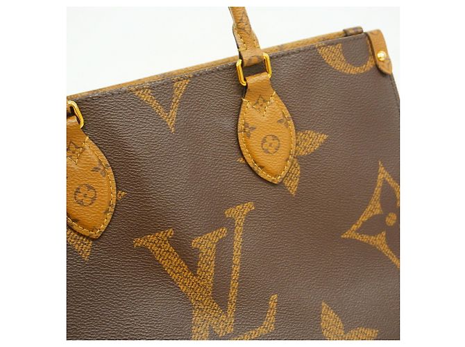 Borsa Tote Louis Vuitton Monogram Giant Reverse OnTheGo MM Marrone - vista 10
