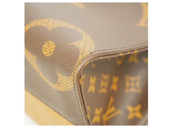 Borsa Tote Louis Vuitton Monogram Giant Reverse OnTheGo MM Marrone - vista 6