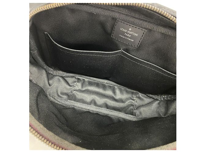 Borsa a tracolla Louis Vuitton Monogram Eclipse Sling Bag M42906 Nero - vista 4