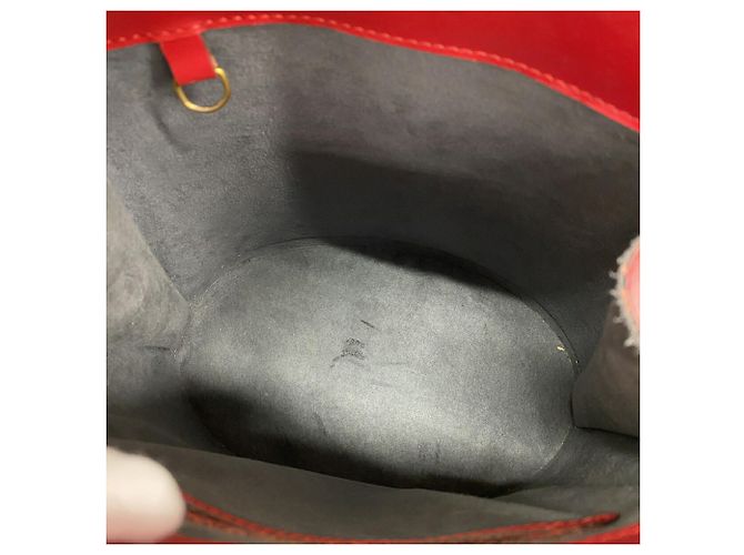 Borsa a tracolla Louis Vuitton Epi Cluny Rosso - vista 4