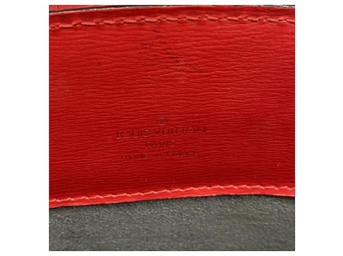 Borsa a tracolla Louis Vuitton Epi Cluny Rosso - vista 5