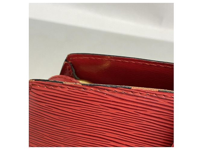 Borsa a tracolla Louis Vuitton Epi Cluny Rosso - vista 6