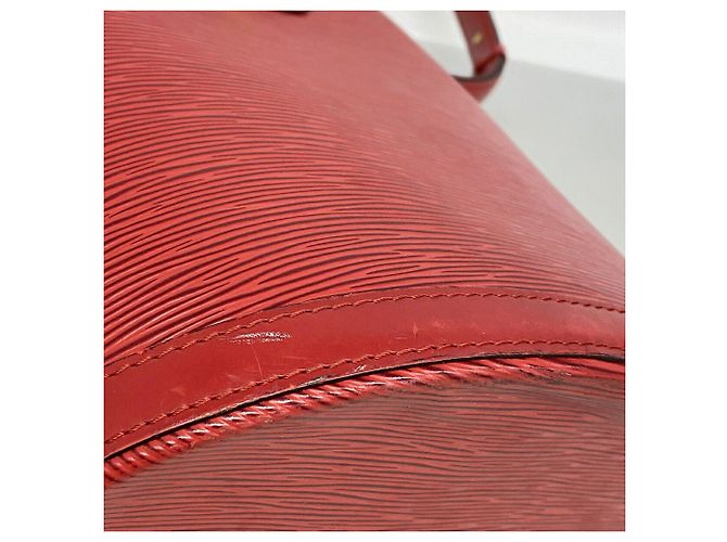Borsa a tracolla Louis Vuitton Epi Cluny Rosso - vista 7