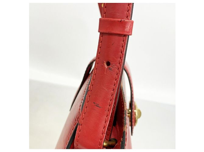 Borsa a tracolla Louis Vuitton Epi Cluny Rosso - vista 8
