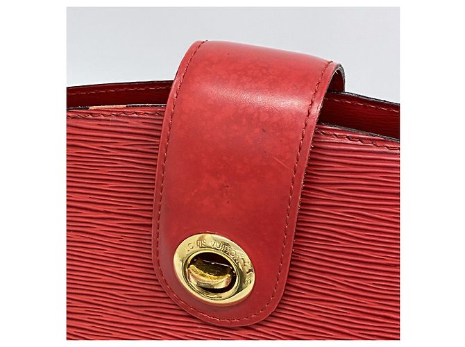 Borsa a tracolla Louis Vuitton Epi Cluny Rosso - vista 9