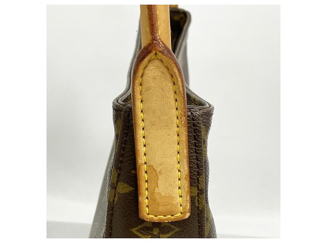 Bolso de hombro Louis Vuitton Monogram Looping GM Castaño - vista 8