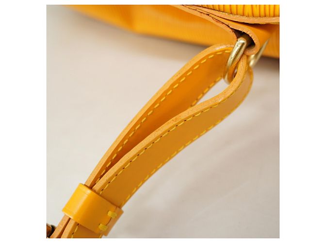 Borsa a tracolla Louis Vuitton Epi Noe M44109 Giallo - vista 9