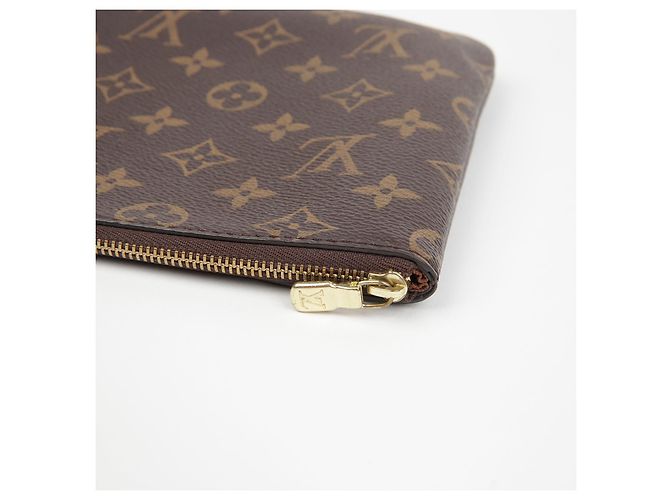 Louis Vuitton Étrier Voyage Pm Clutch Marrone - vista 8