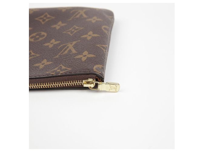 Louis Vuitton Étrier Voyage Pm Clutch Marrone - vista 9