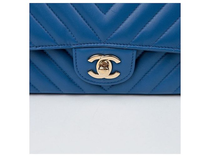 Chanel Classic New Mini Chevron Crossbody Blu - vista 3