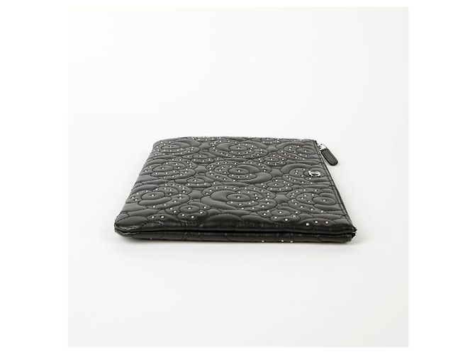 Clutch Chanel Camellia Stud Nera in Agnello Nero - vista 5