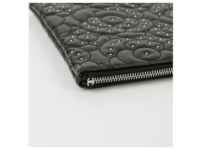 Clutch Chanel Camellia Stud Nera in Agnello Nero - vista 8