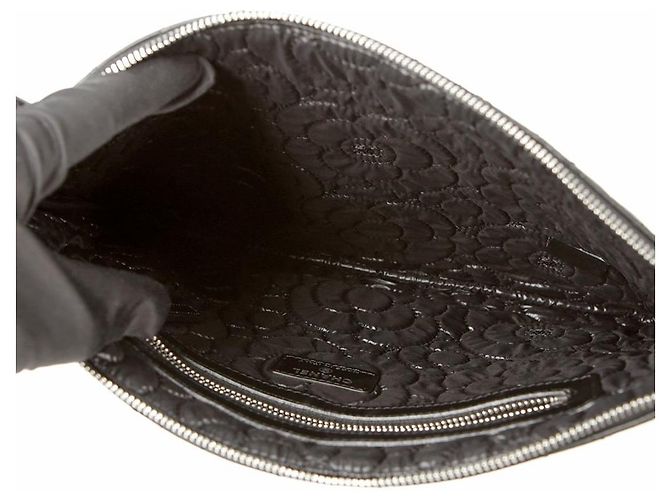 Clutch Chanel Camellia Stud Nera in Agnello Nero - vista 9