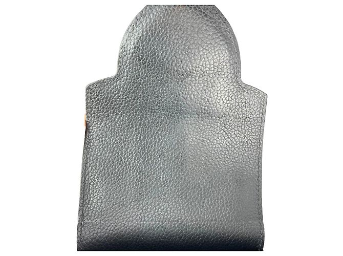 Borsa a tracolla Louis Vuitton Taurillon Capucines MM Black Nero - vista 10