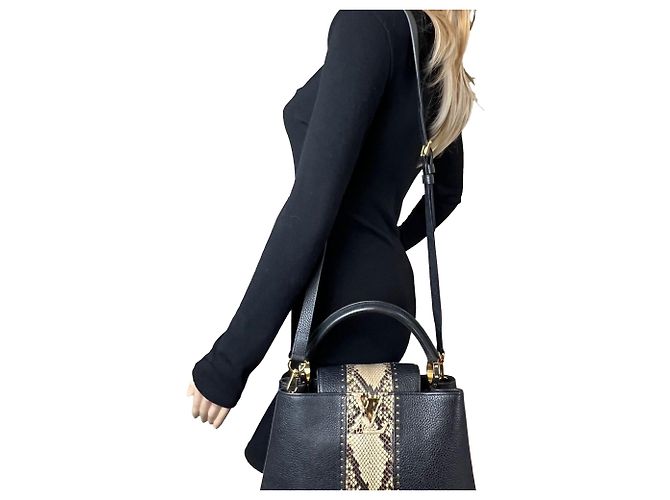 Borsa a tracolla Louis Vuitton Taurillon Capucines MM Black Nero - vista 4