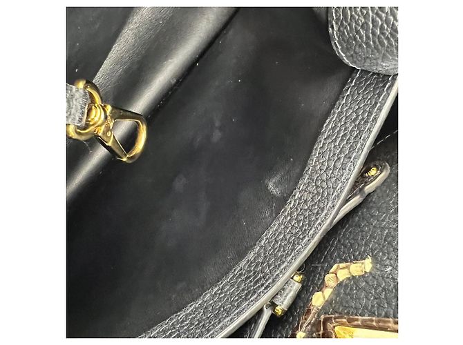 Borsa a tracolla Louis Vuitton Taurillon Capucines MM Black Nero - vista 8
