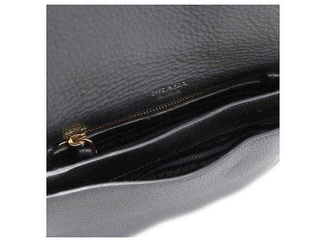 Prada Borsa mini a tracolla con patta VITELLO DINO placcata oro Nero - vista 17