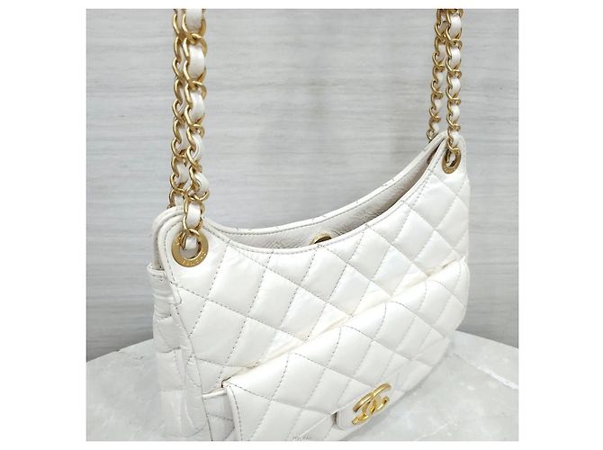 Chanel Borsa Hobo con catena e tasca Medium Patent White Bianco - vista 4
