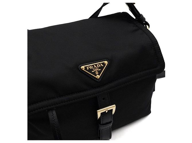Prada Borsa a tracolla e crossbody Explore Medium in Re-nylon nero - vista 11