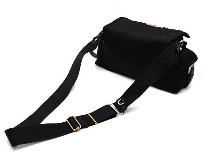 Prada Borsa a tracolla e crossbody Explore Medium in Re-nylon nero - vista 12